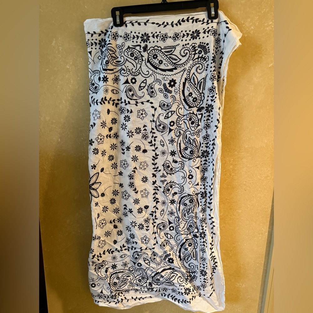 Giant Bandana Black & White Paisley Bandana-Print Scarf Coverup Sarong